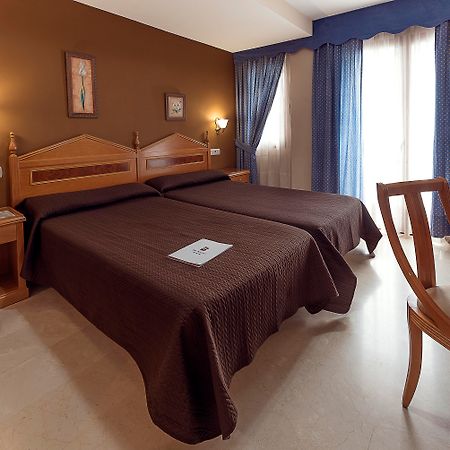 Hotel Tocina Business Альболоте Экстерьер фото