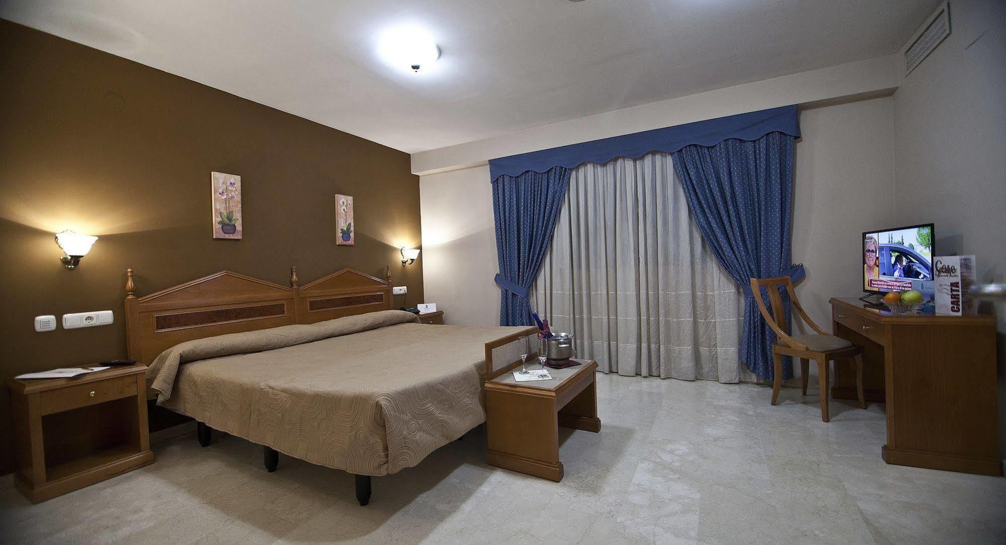 Hotel Tocina Business Альболоте Экстерьер фото